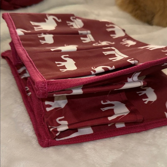 Alabama Crimson Elephant Print Tote with Matching Cap & Beaded Necklace and More - Picture 10 of 15